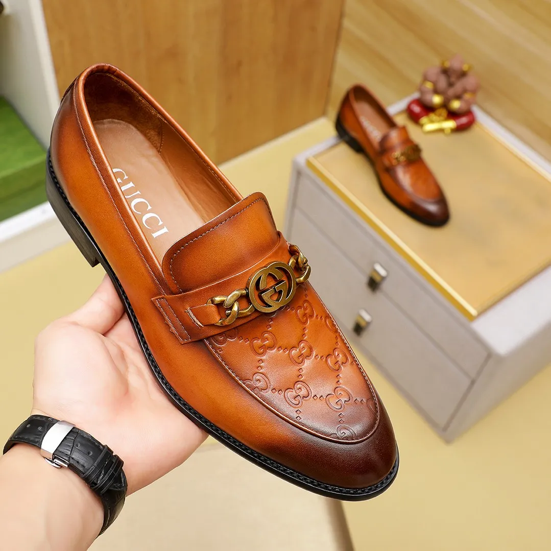 Men's men's shoes 💰400 🆘【GUCCI】Gucci ·🐑里· Hot-selling beanie shoes, top brand luxury, top quality, latest fashion beanie shoes.. The upper is made of original first-layer cowhide. (🐑leather·inner). The original stylish and stylish soft rubber wear-resistant and non-slip outsole is light and comfortable on the foot, available in 2 colors! Matching code: 39/45 (38.46. Can be customized)